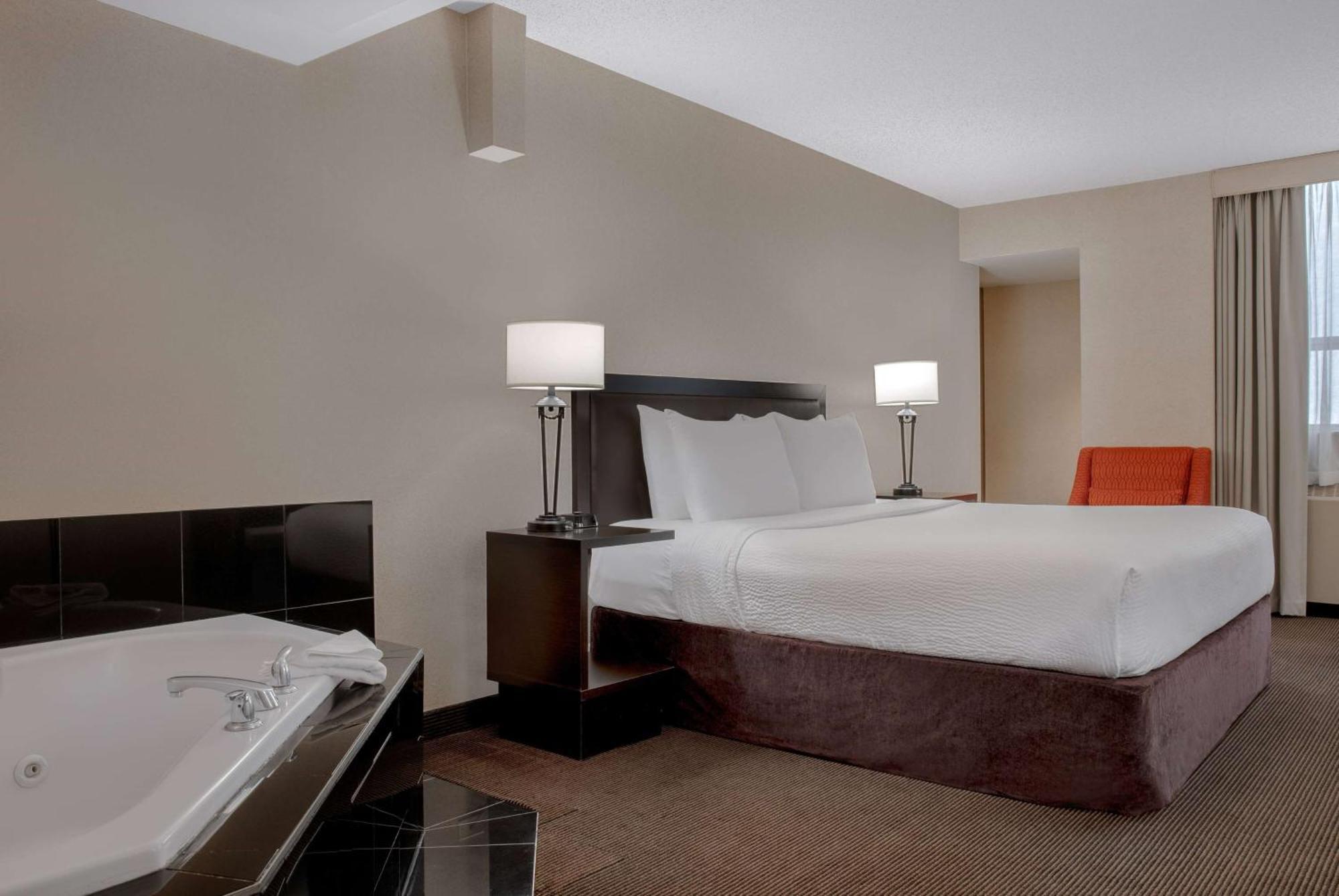 Ramada Plaza By Wyndham Calgary Downtown Hotell Eksteriør bilde