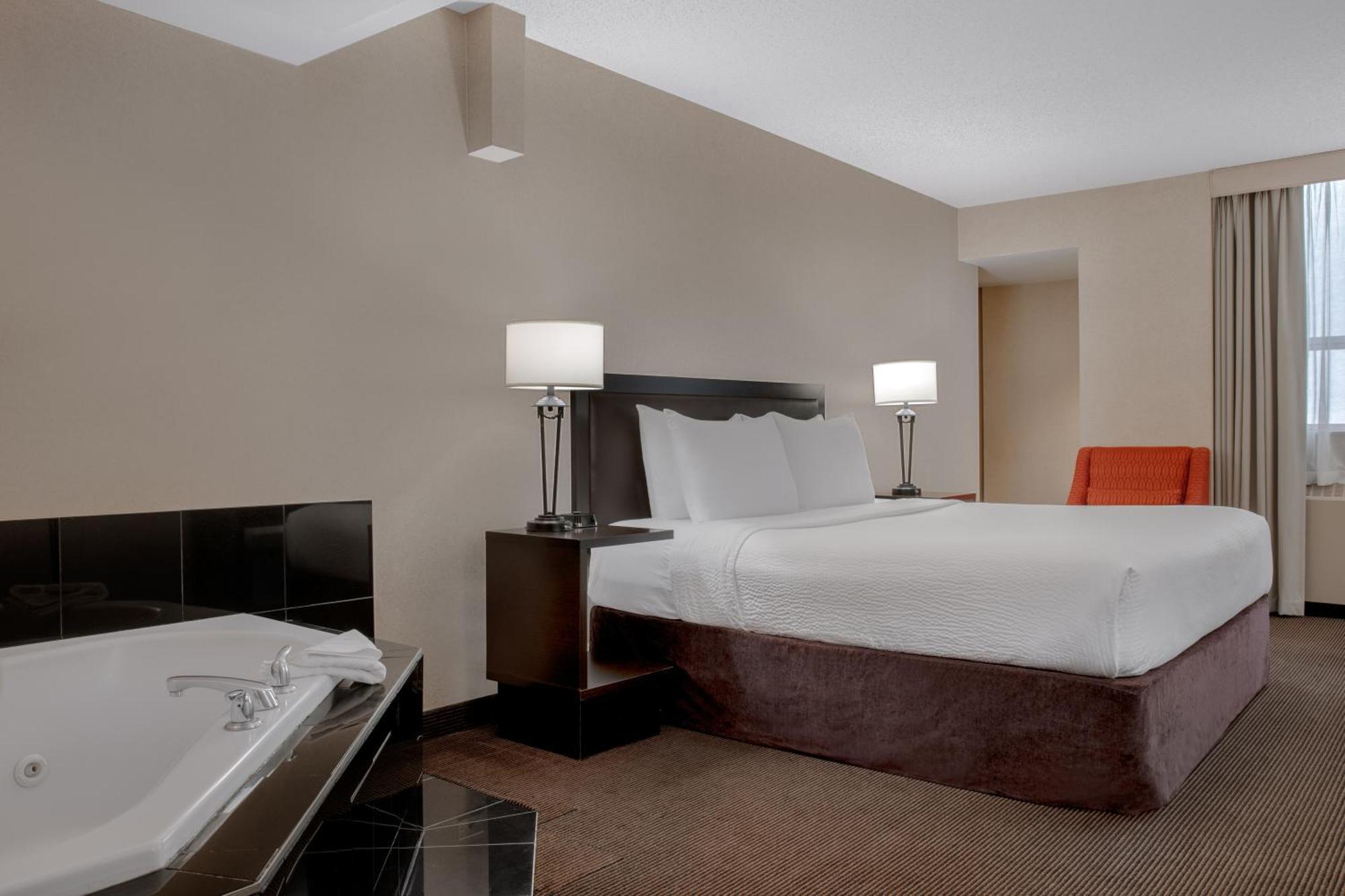 Ramada Plaza By Wyndham Calgary Downtown Hotell Eksteriør bilde