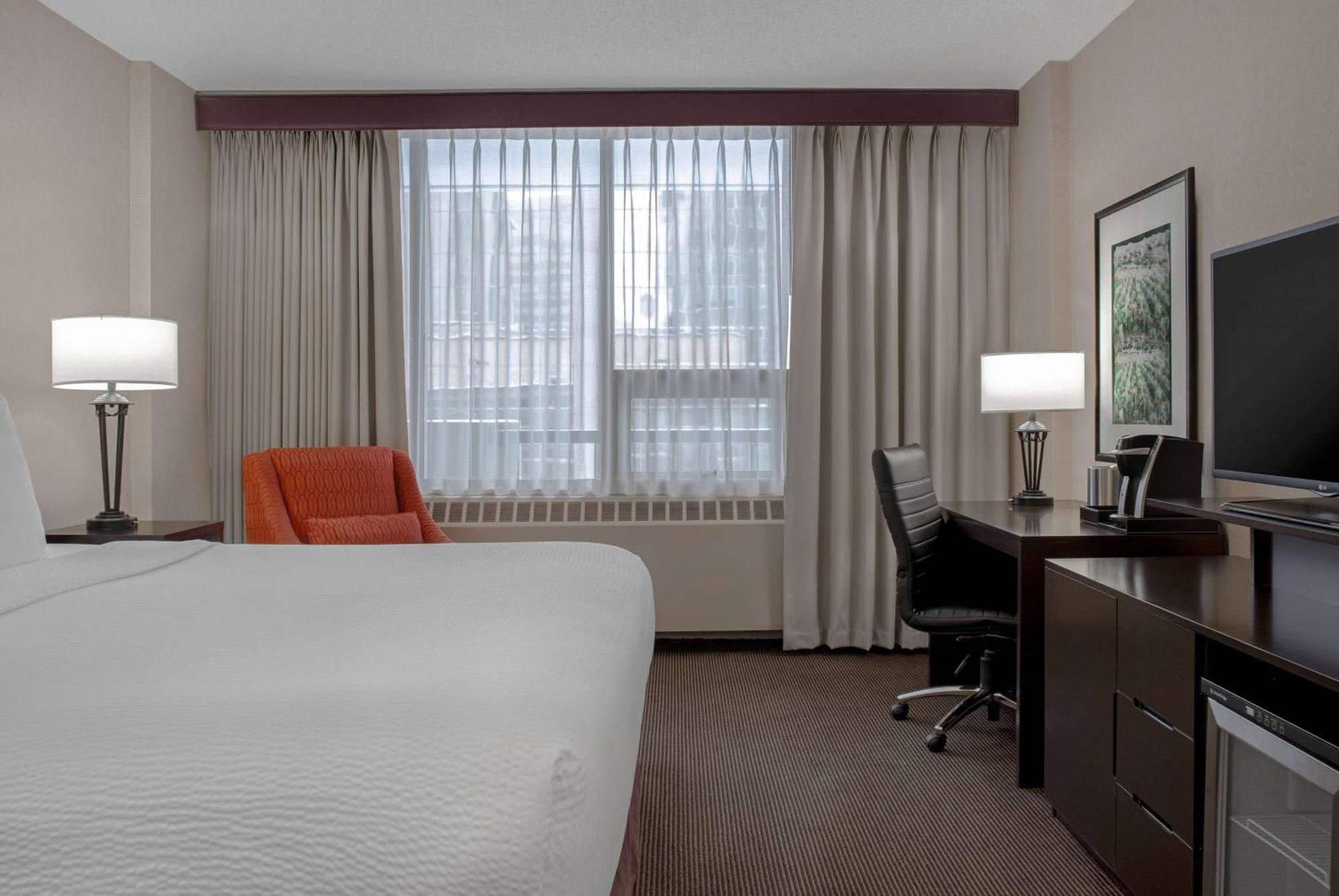 Ramada Plaza By Wyndham Calgary Downtown Hotell Eksteriør bilde