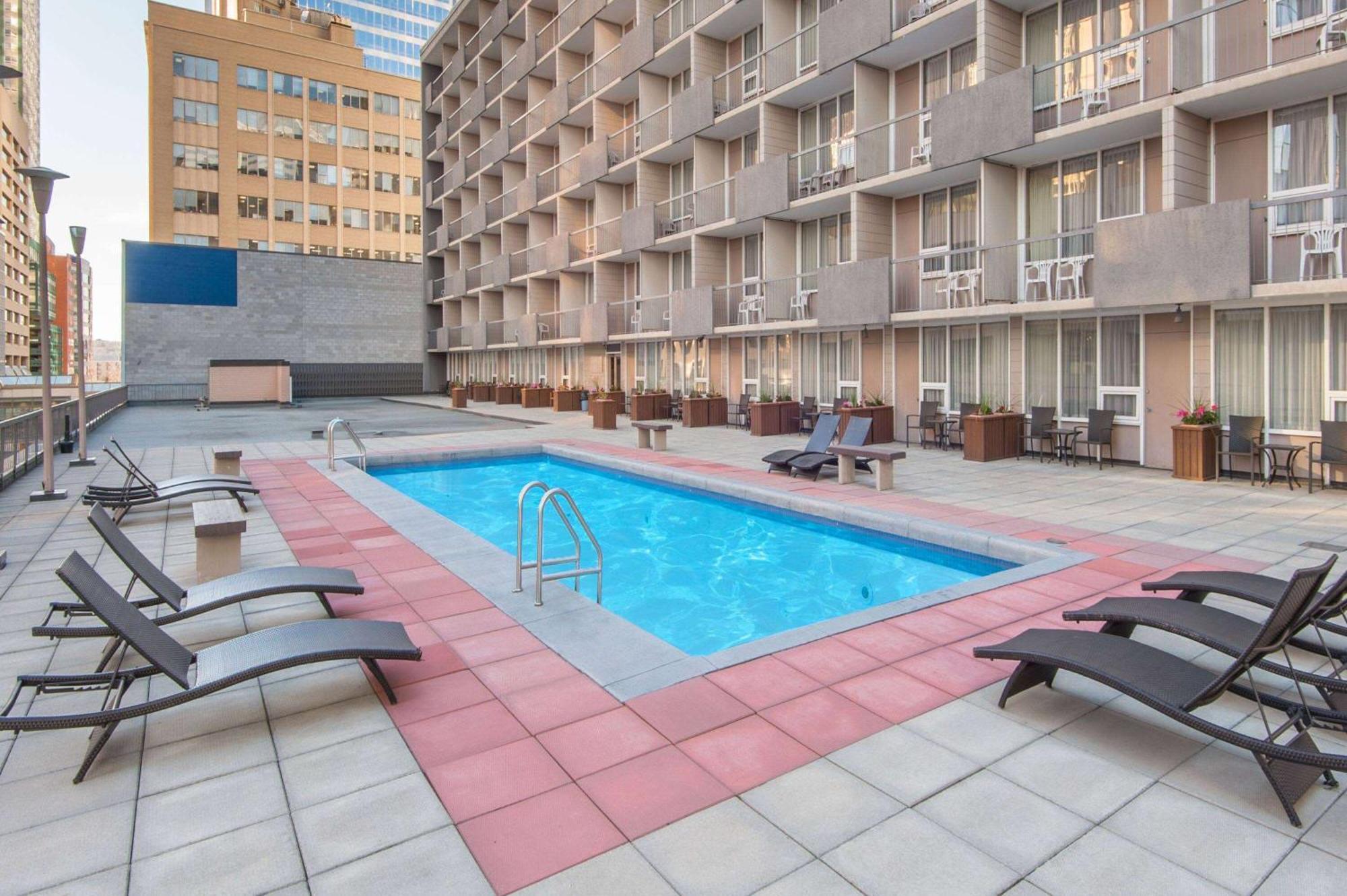 Ramada Plaza By Wyndham Calgary Downtown Hotell Eksteriør bilde