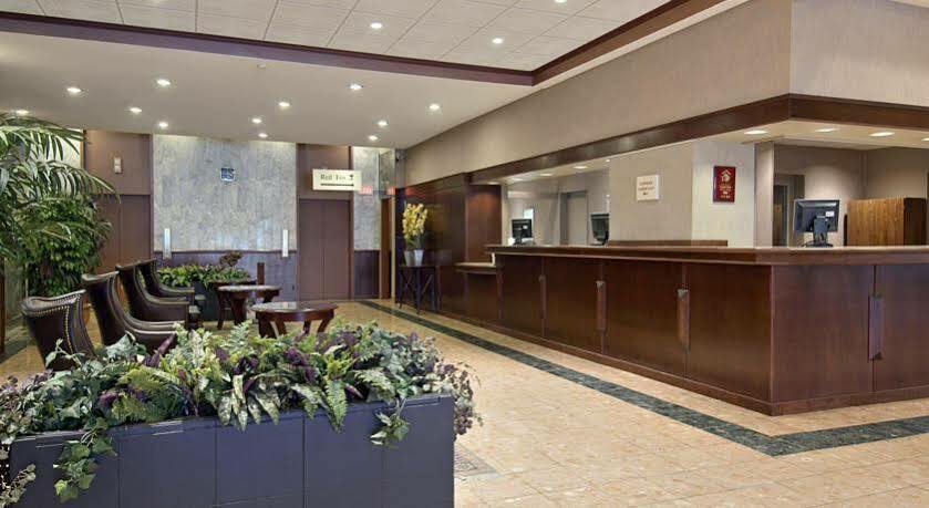 Ramada Plaza By Wyndham Calgary Downtown Hotell Eksteriør bilde